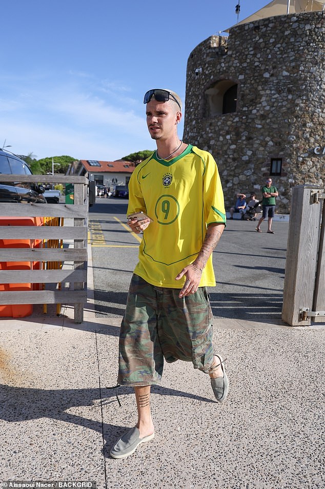 Paparazzi "tóm dính" tiểu thư Harper Beckham đi dạo phố, nhan sắc thiếu nữ tuổi 14 cùng đôi chân dài gây sốt! - Ảnh 3. Paparazzi "tóm dính" tiểu thư Harper Beckham đi dạo phố, nhan sắc thiếu nữ tuổi 14 cùng đôi chân dài gây sốt! - Ảnh 3.