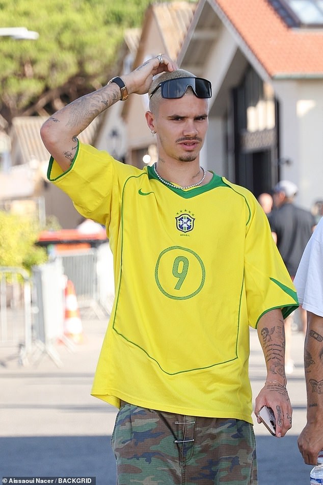 Paparazzi "tóm dính" tiểu thư Harper Beckham đi dạo phố, nhan sắc thiếu nữ tuổi 14 cùng đôi chân dài gây sốt! - Ảnh 6. Paparazzi "tóm dính" tiểu thư Harper Beckham đi dạo phố, nhan sắc thiếu nữ tuổi 14 cùng đôi chân dài gây sốt! - Ảnh 6.