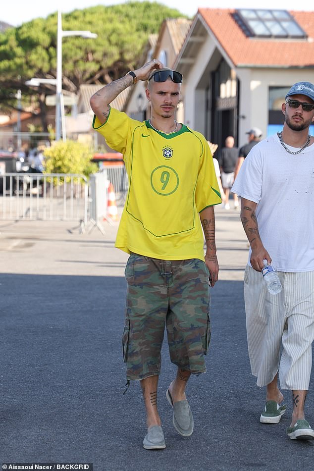 Paparazzi "tóm dính" tiểu thư Harper Beckham đi dạo phố, nhan sắc thiếu nữ tuổi 14 cùng đôi chân dài gây sốt! - Ảnh 4. Paparazzi "tóm dính" tiểu thư Harper Beckham đi dạo phố, nhan sắc thiếu nữ tuổi 14 cùng đôi chân dài gây sốt! - Ảnh 4.