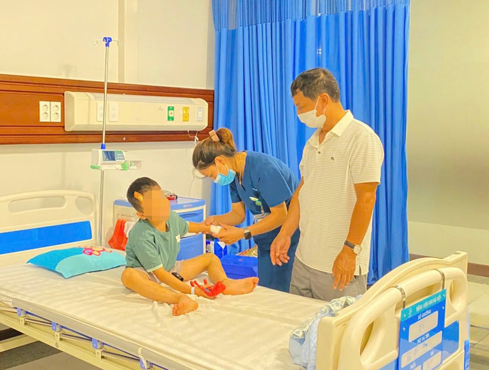 Vụ tai nạn do giảng viên trường y gây ra: Hai bệnh nhi hồi phục thế nào?- Ảnh 1.