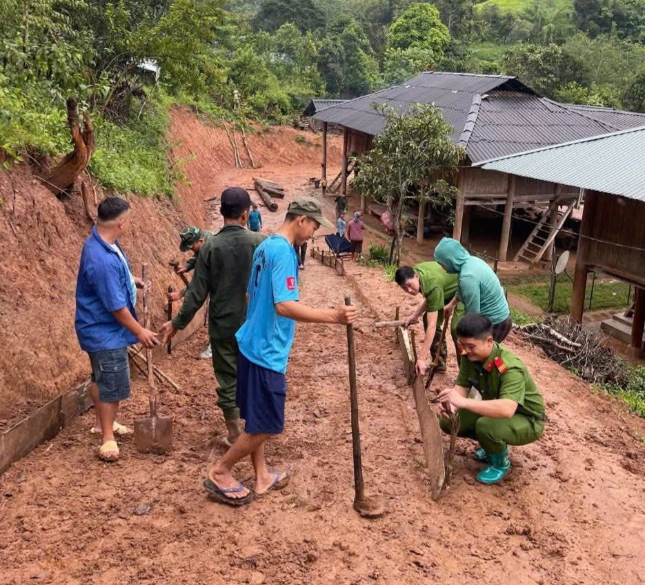 Lũ quét Kinh hoàng ở Mường Luân cuốn trôi nhà và tài sản của người dân - Ảnh 4.