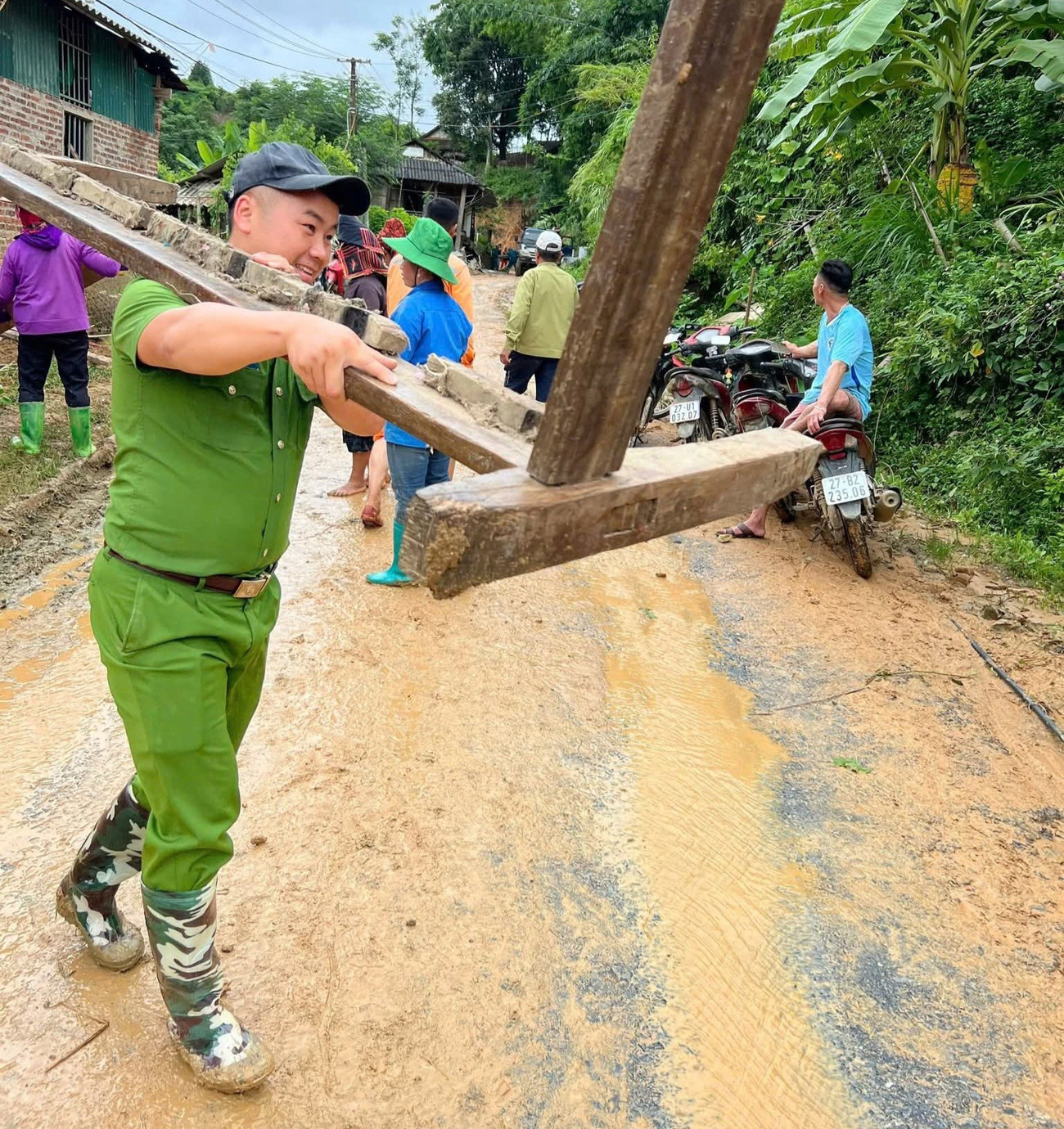 Lũ quét Kinh hoàng ở Mường Luân cuốn trôi nhà và tài sản của người dân - Ảnh 5.
