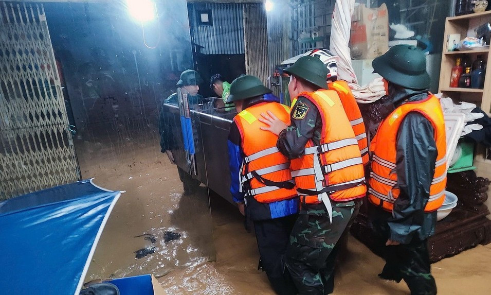 Lũ ống Sơn La gây thiệt hại nặng nề: 3 Người chết và hàng chục hộ dân di dời khẩn cấp - Ảnh 11.