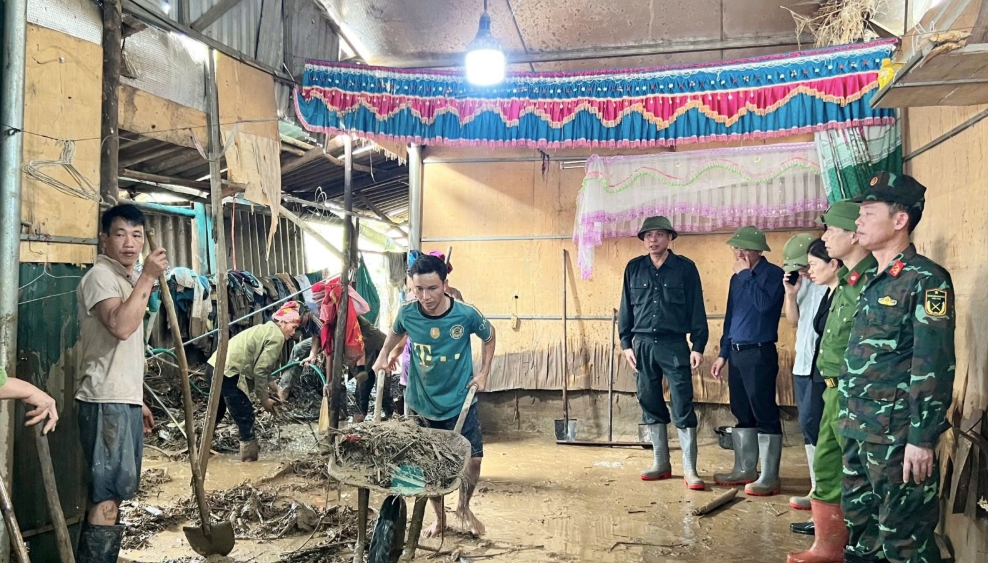 Lũ ống Sơn La gây thiệt hại nặng nề: 3 Người chết và hàng chục hộ dân di dời khẩn cấp - Ảnh 9.