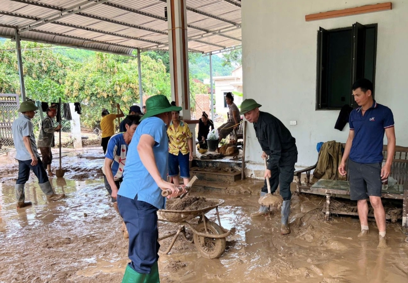 Lũ ống Sơn La gây thiệt hại nặng nề: 3 Người chết và hàng chục hộ dân di dời khẩn cấp - Ảnh 8.