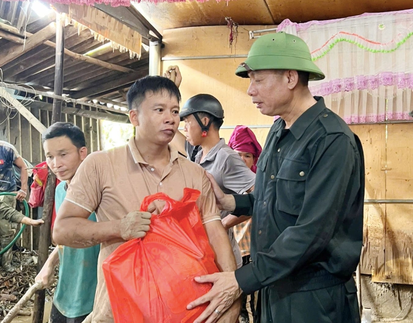 Lũ ống Sơn La gây thiệt hại nặng nề: 3 Người chết và hàng chục hộ dân di dời khẩn cấp - Ảnh 10.
