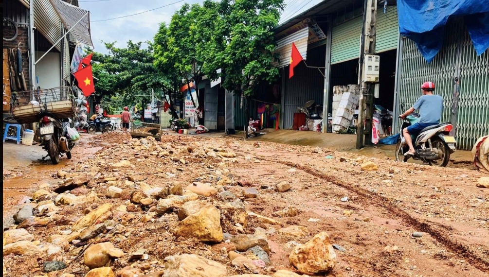 Lũ ống Sơn La gây thiệt hại nặng nề: 3 Người chết và hàng chục hộ dân di dời khẩn cấp - Ảnh 7.