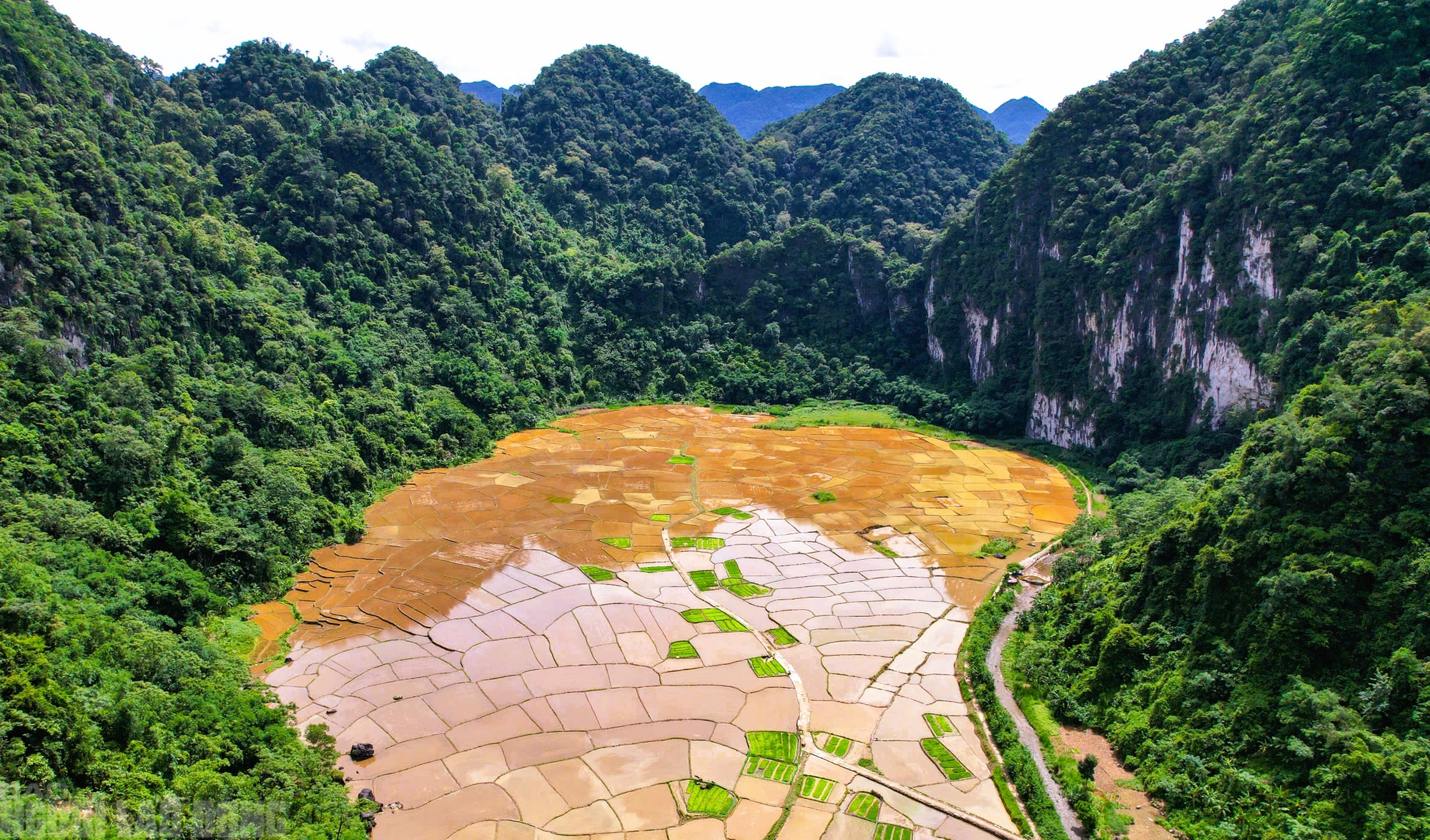C&oacute; một "Sơn Đo&ograve;ng" đẹp nao l&ograve;ng giữa đại ng&agrave;n P&ugrave; Lu&ocirc;ng - Ảnh 2.