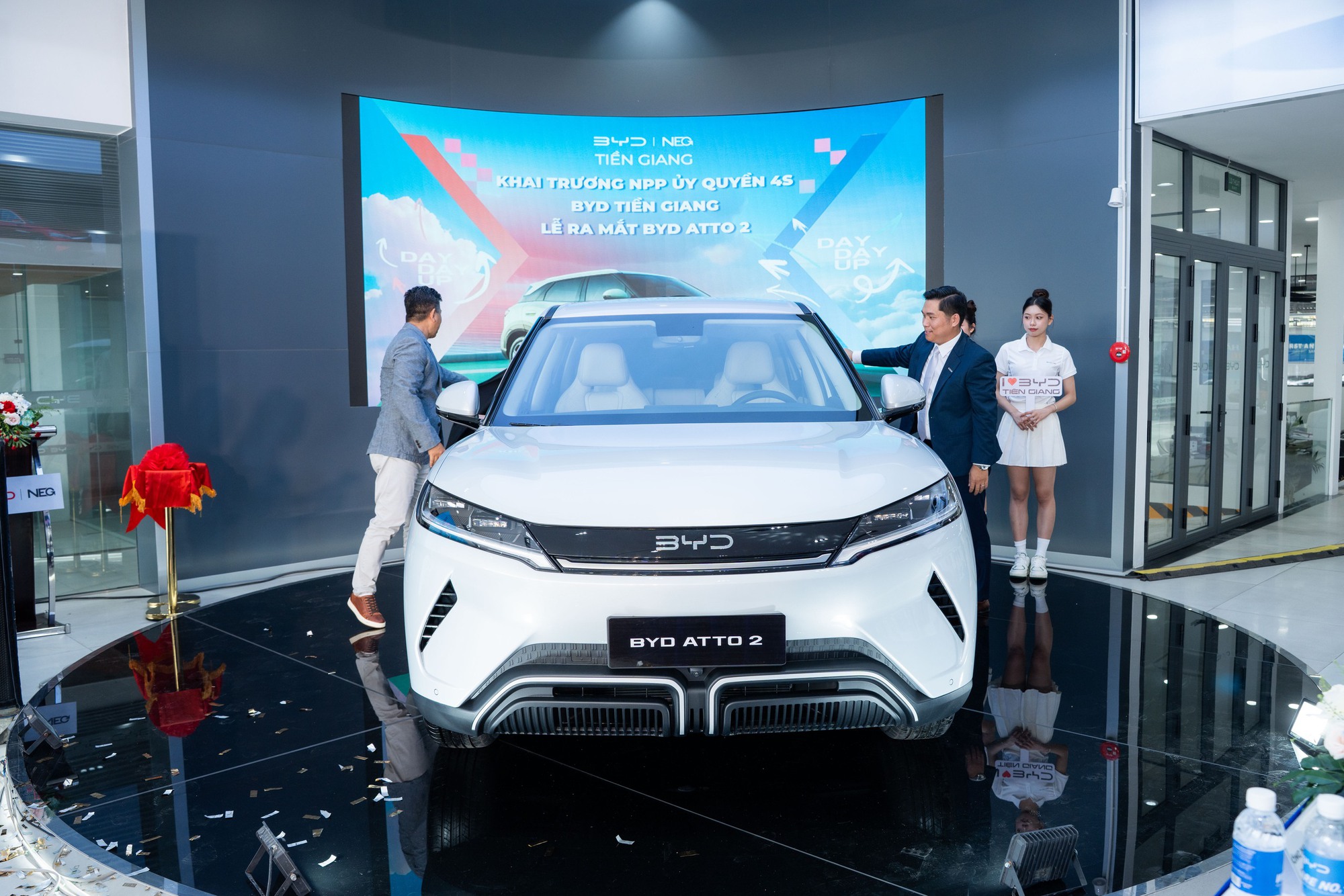 "Phá đảo" 1.800 km bằng một lần đổ xăng, sạc điện, BYD tiếp tục mang SUV điện Atto 2 tiến vào miền Tây - Ảnh 2. "Phá đảo" 1.800 km bằng một lần đổ xăng, sạc điện, BYD tiếp tục mang SUV điện Atto 2 tiến vào miền Tây - Ảnh 2.