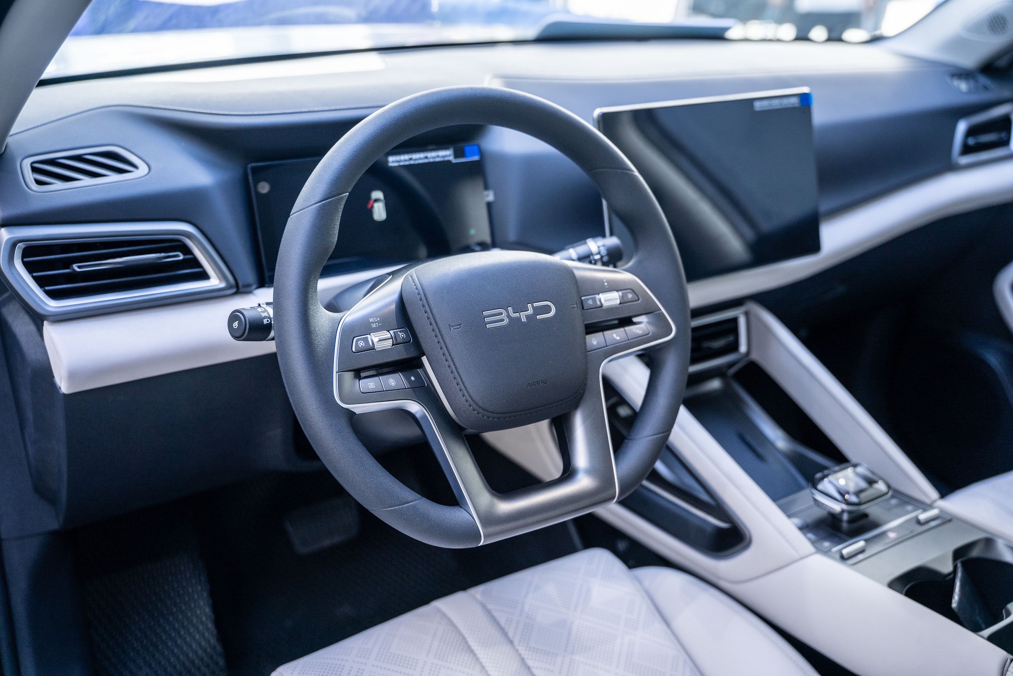 "Phá đảo" 1.800 km bằng một lần đổ xăng, sạc điện, BYD tiếp tục mang SUV điện Atto 2 tiến vào miền Tây - Ảnh 4. "Phá đảo" 1.800 km bằng một lần đổ xăng, sạc điện, BYD tiếp tục mang SUV điện Atto 2 tiến vào miền Tây - Ảnh 4.