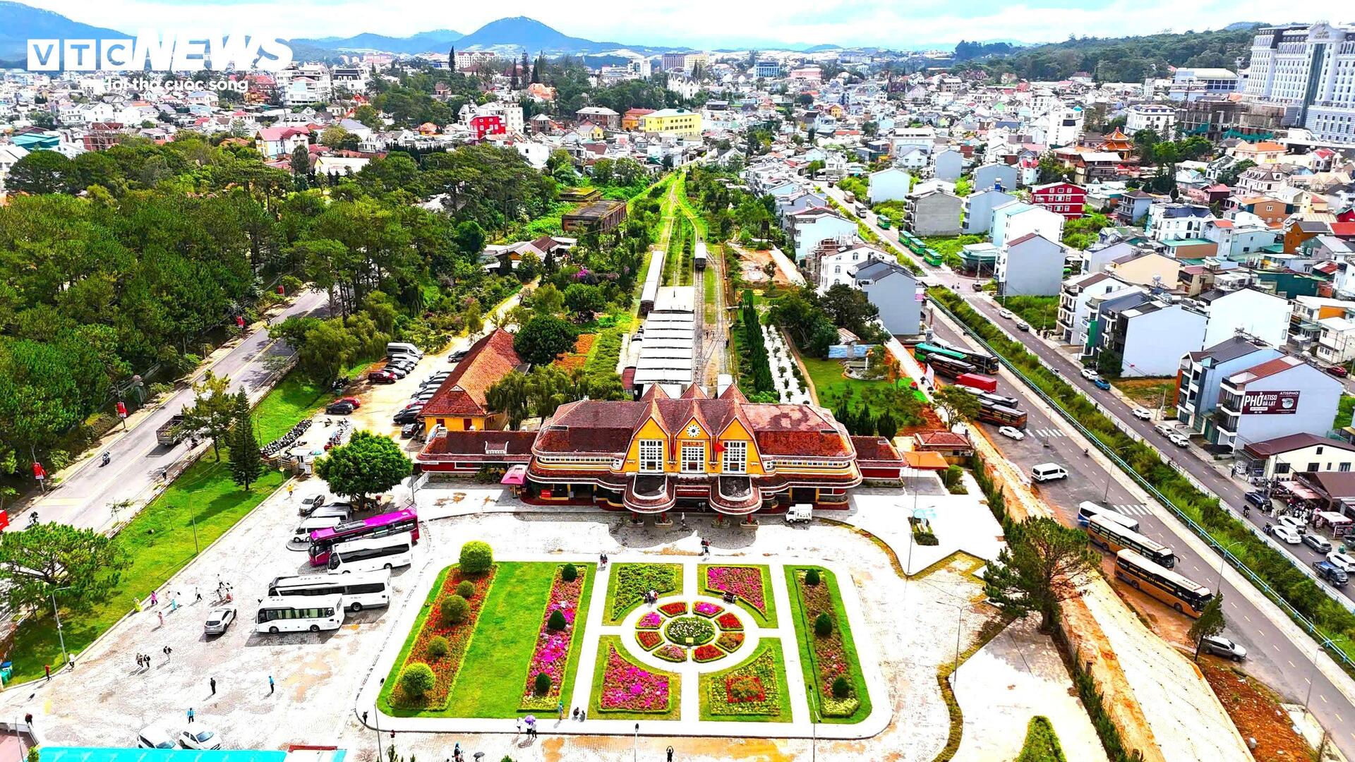 Nhà ga Đà Lạt gần 100 tuổi độc nhất vô nhị ở Việt Nam - Ảnh 1. Nhà ga Đà Lạt gần 100 tuổi độc nhất vô nhị ở Việt Nam - Ảnh 1.