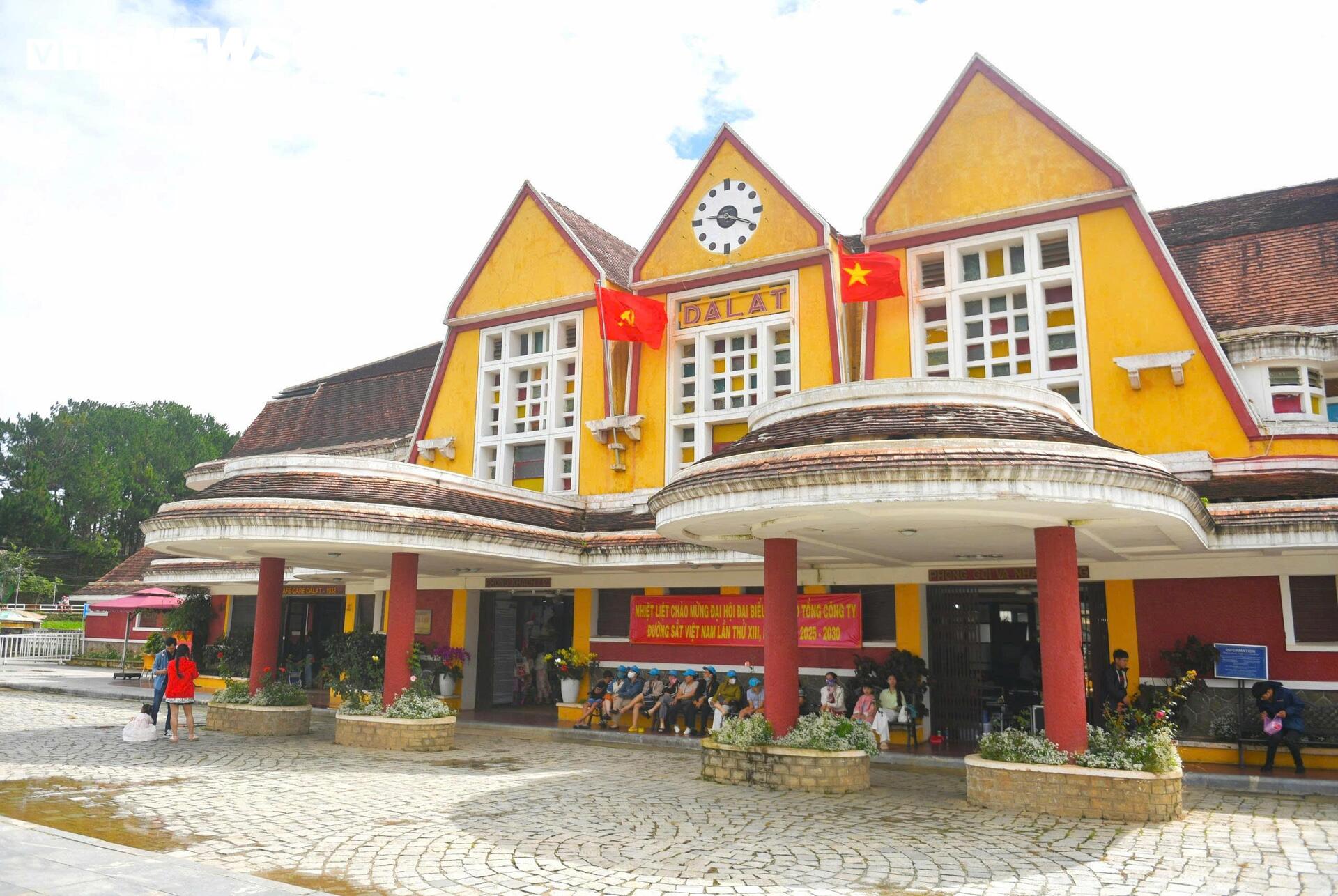 Nhà ga Đà Lạt gần 100 tuổi độc nhất vô nhị ở Việt Nam - Ảnh 3. Nhà ga Đà Lạt gần 100 tuổi độc nhất vô nhị ở Việt Nam - Ảnh 3.