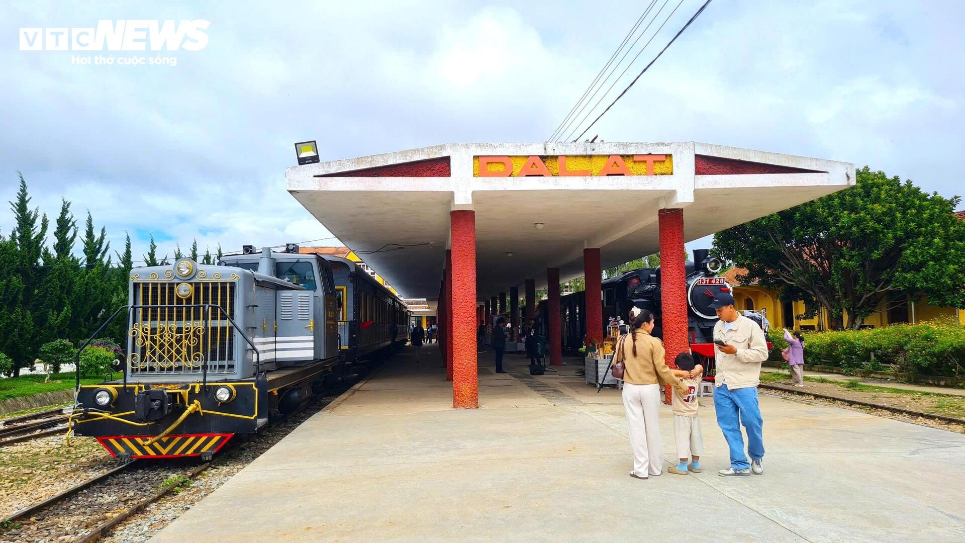 Nhà ga Đà Lạt gần 100 tuổi độc nhất vô nhị ở Việt Nam - Ảnh 16. Nhà ga Đà Lạt gần 100 tuổi độc nhất vô nhị ở Việt Nam - Ảnh 16.