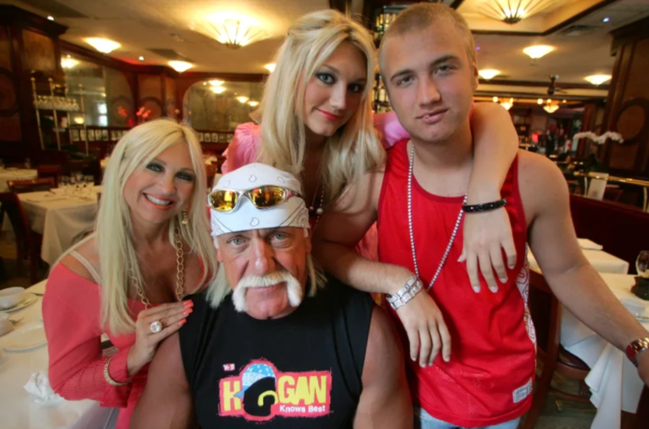 Huyền thoại HulkHogan qua đời để lại khối tài sản khủng, cuộc chiến thừa kế giữa vợ cũ, vợ mới và các con bùng nổ- Ảnh 3.