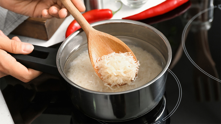 Nên nấu cơm bằng nước nóng hay nước lạnh để có nồi cơm ngon hơn? - Ảnh 1.