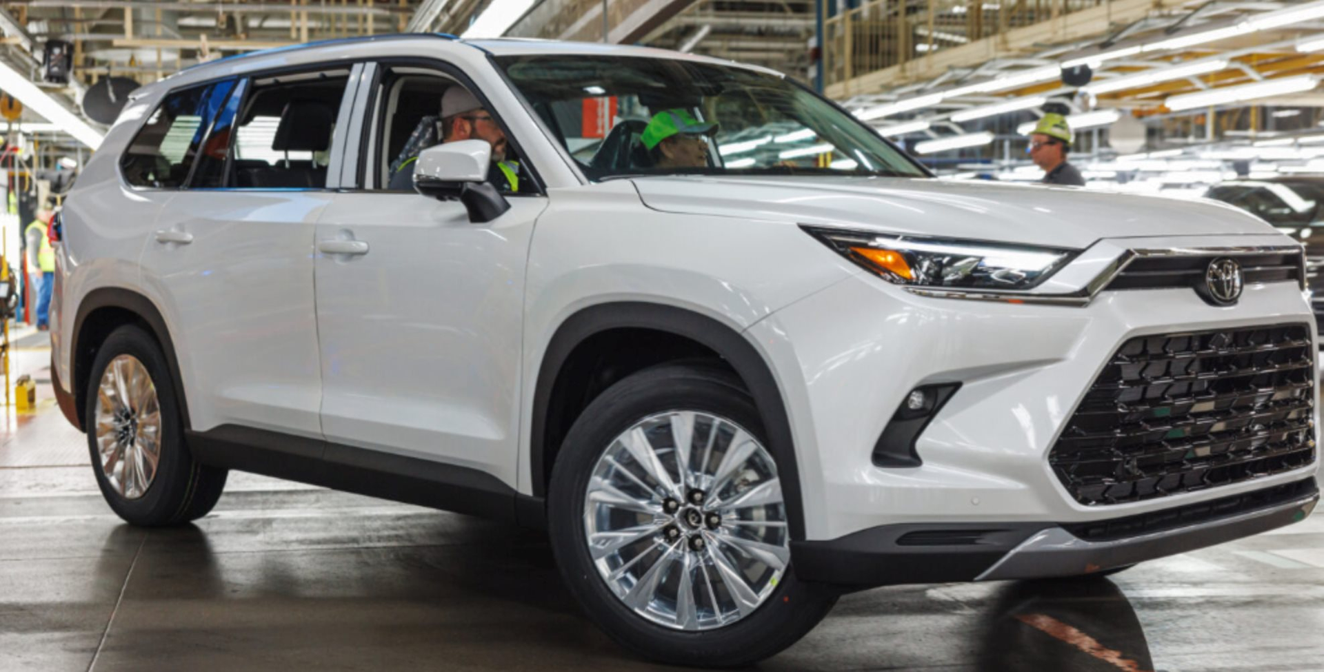 Toyota đứng trước bước ngoặt lịch sử - Ảnh 3.
