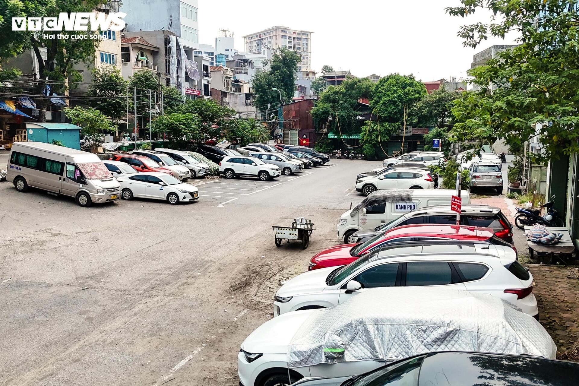 Hiện trạng 4 vị trí bãi đỗ và trạm sạc xe điện tại Hà Nội - Ảnh 7.