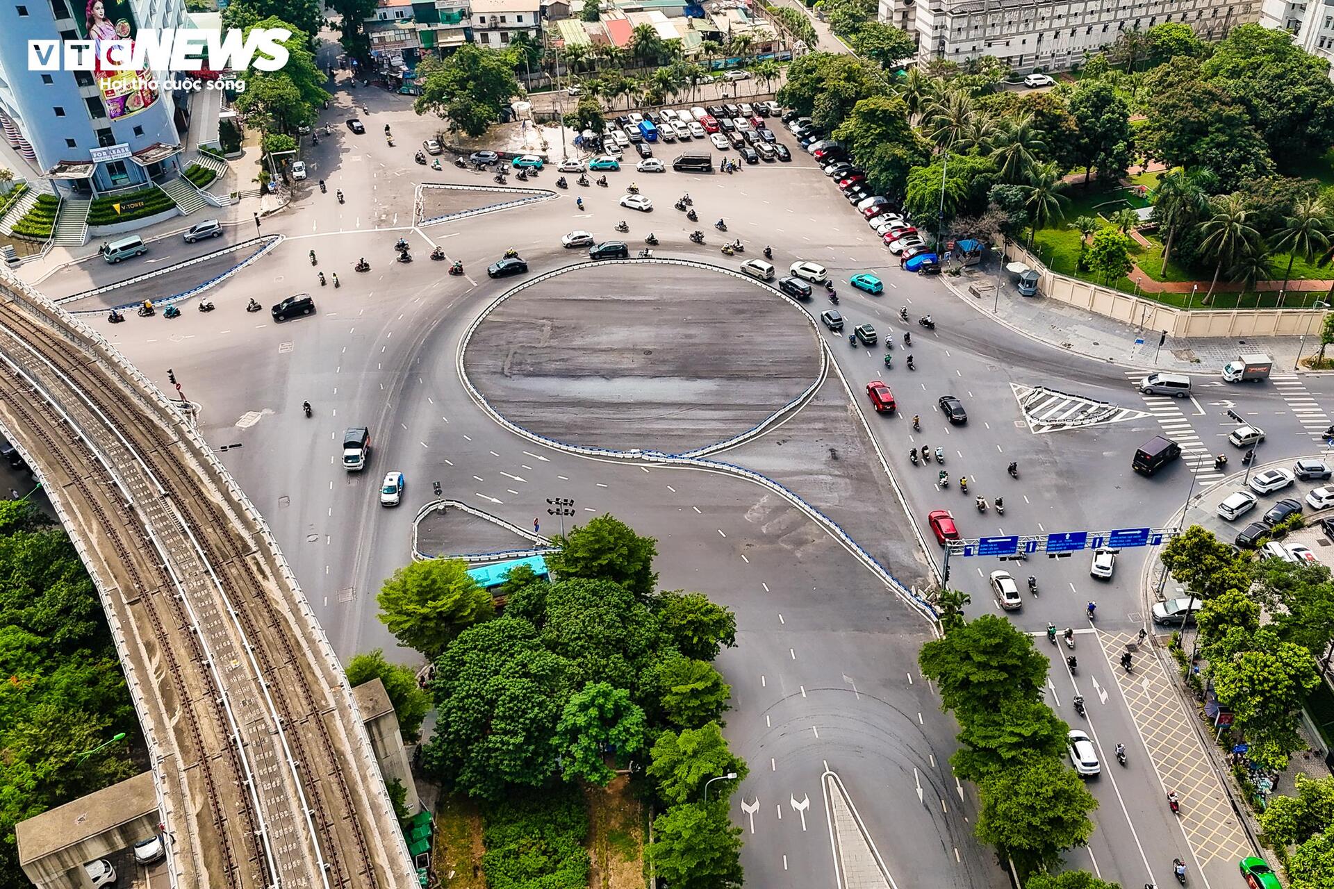 Hiện trạng 4 vị trí bãi đỗ và trạm sạc xe điện tại Hà Nội - Ảnh 4.