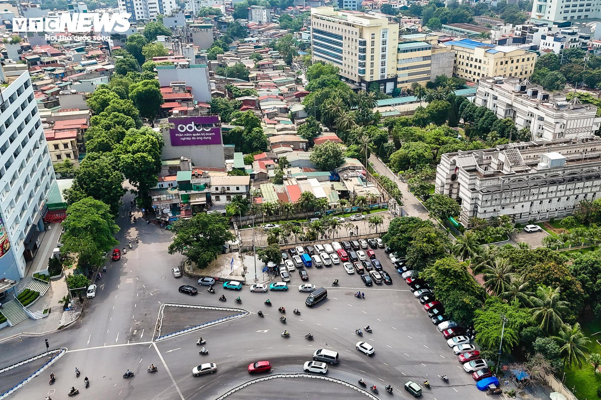 Hiện trạng 4 vị trí bãi đỗ và trạm sạc xe điện tại Hà Nội - Ảnh 5.