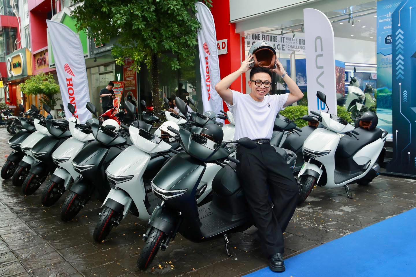 "Vua" xe máy xăng tung chiêu bài mới với xe điện, từng mạnh miệng tuyên bố khai tử "gà đẻ trứng vàng"- Ảnh 1.