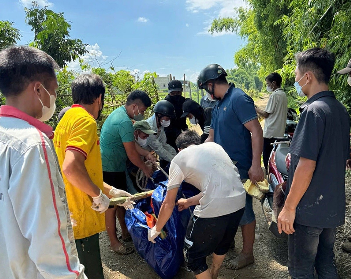 Tìm thấy thi thể nạn nhân lũ cuốn trôi ở Sơn La: Nỗ lực cứu hộ tiếp tục diễn ra - Ảnh 1. Tìm thấy thi thể nạn nhân lũ cuốn trôi ở Sơn La: Nỗ lực cứu hộ tiếp tục diễn ra - Ảnh 1.