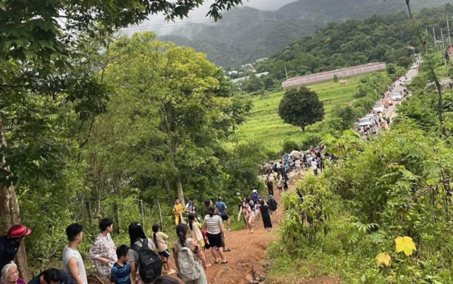 Triệu tập người livestream tung tin “vỡ đập thủy điện ở Nghệ An”- Ảnh 3. Triệu tập người livestream tung tin “vỡ đập thủy điện ở Nghệ An”- Ảnh 3.