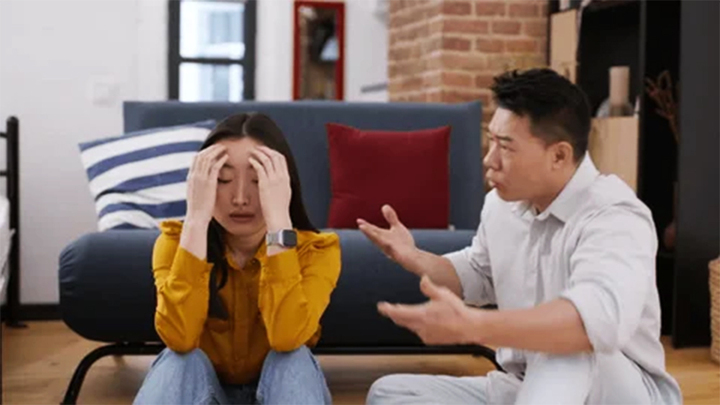 Chồng lén đưa tiền cho vợ cũ: Nỗi đau trong hôn nhân hiện tại - Ảnh 1.