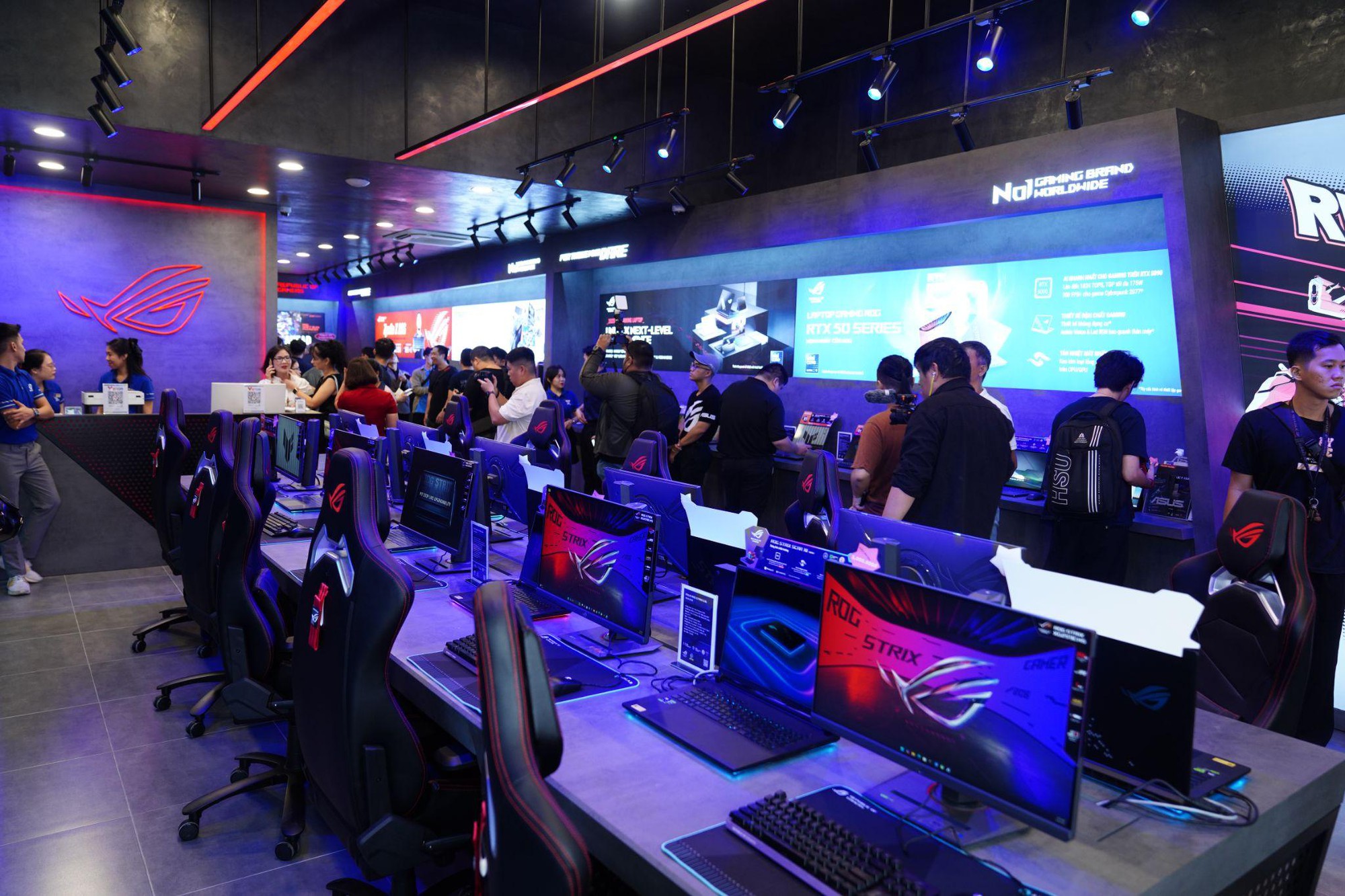 An Phát Computer & Asus Chơi Lớn Với Sự Kiện Rog Days Đến 3/8 – Cơ Hội Chơi Game, Đấu Giải Và Săn Quà Cả Tuần - Ảnh 3. An Phát Computer & Asus Chơi Lớn Với Sự Kiện Rog Days Đến 3/8 – Cơ Hội Chơi Game, Đấu Giải Và Săn Quà Cả Tuần - Ảnh 3.