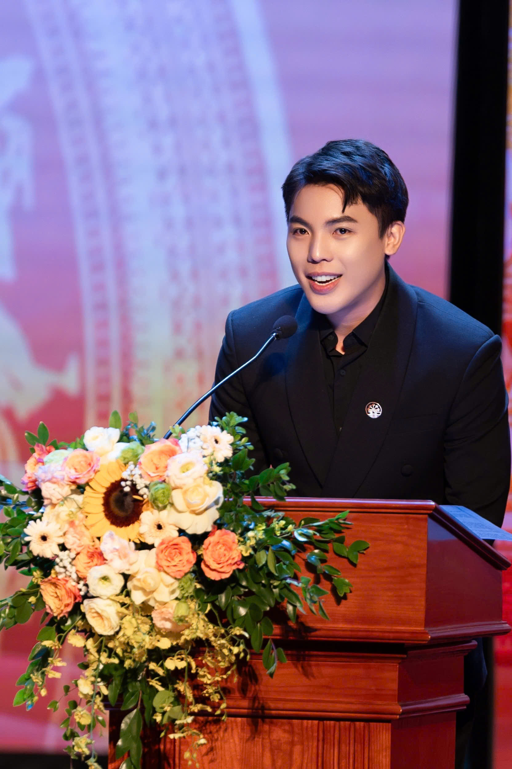 Đạo diễn Phạm Duy Khánh: "Đây là một vinh dự lớn đối với tôi trong suốt quá trình làm nghệ thuật" - Ảnh 5. Đạo diễn Phạm Duy Khánh: "Đây là một vinh dự lớn đối với tôi trong suốt quá trình làm nghệ thuật" - Ảnh 5.