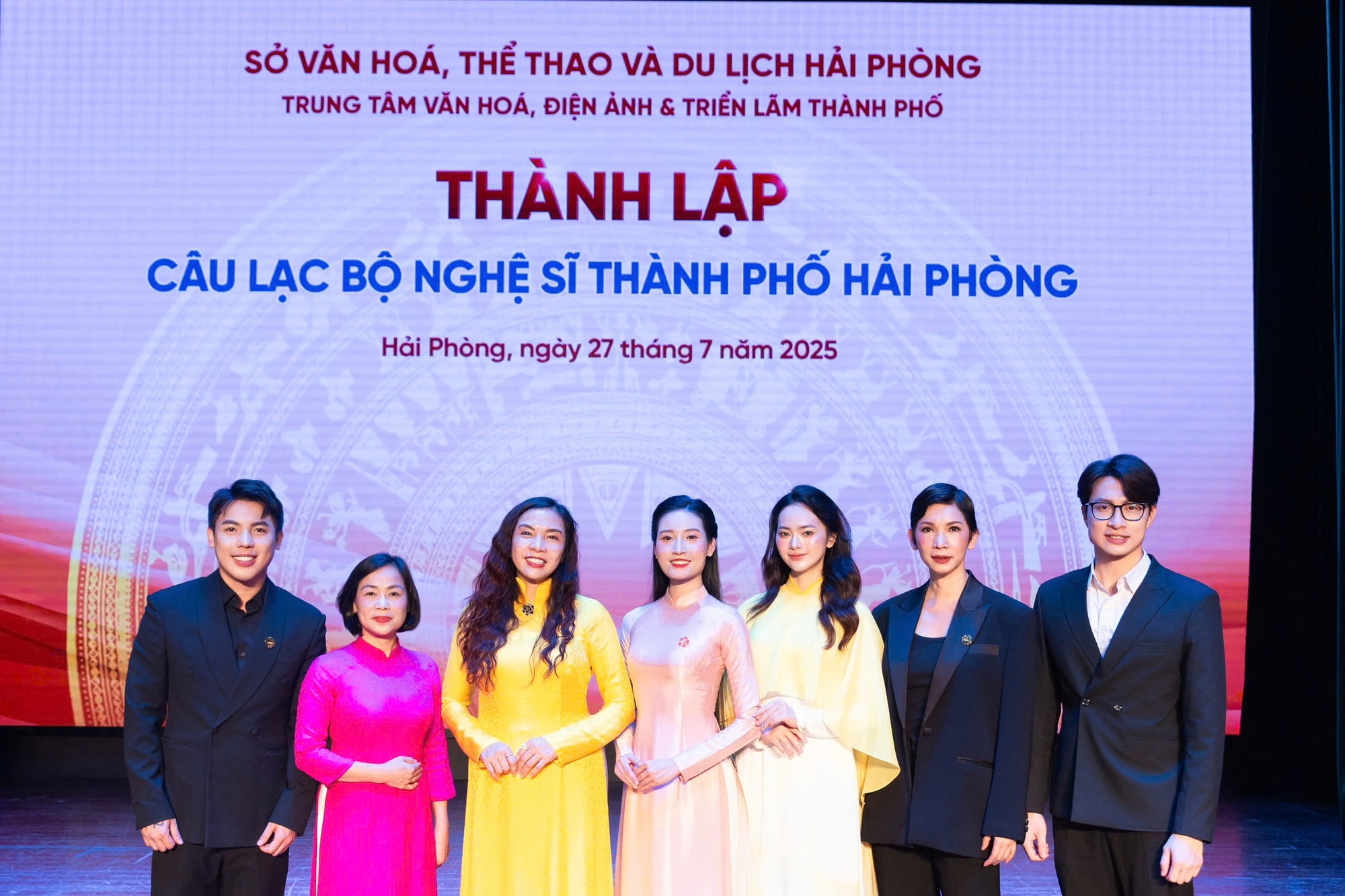 Đạo diễn Phạm Duy Khánh: "Đây là một vinh dự lớn đối với tôi trong suốt quá trình làm nghệ thuật" - Ảnh 2. Đạo diễn Phạm Duy Khánh: "Đây là một vinh dự lớn đối với tôi trong suốt quá trình làm nghệ thuật" - Ảnh 2.