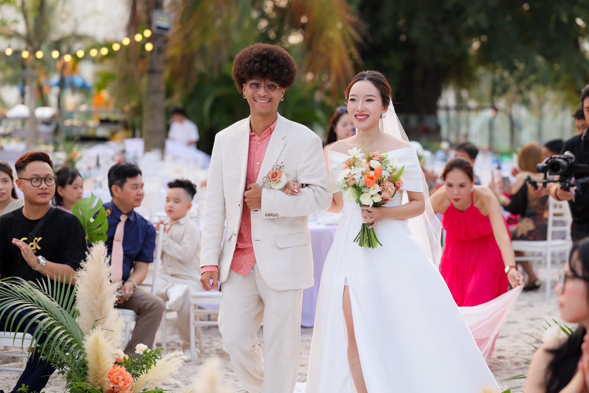 Về ra mắt, nàng dâu chào bố chồng tương lai bằng “anh”, mẹ chồng ngỡ ngàng khi biết mối quan hệ - Ảnh 3.