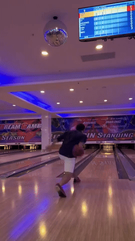 Mẹ Doãn Hải My diện đẹp thảnh thơi chơi bowling cùng các con, mẹ Văn Hậu lặng lẽ trông cháu gây chú ý- Ảnh 4.