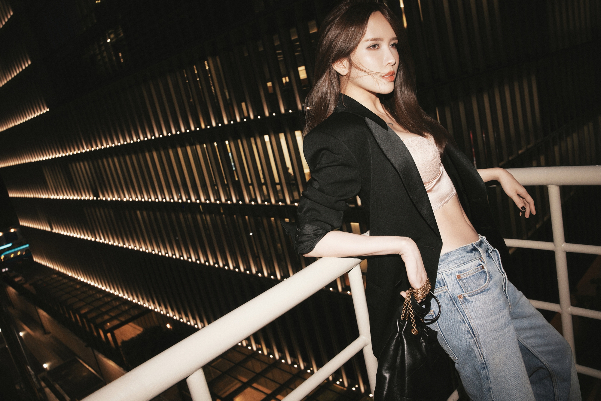 Thiều Bảo Trâm "lột xác" khi thanh lịch hoài cổ, lúc sexy đến lạ- Ảnh 1. Thiều Bảo Trâm "lột xác" khi thanh lịch hoài cổ, lúc sexy đến lạ- Ảnh 1.