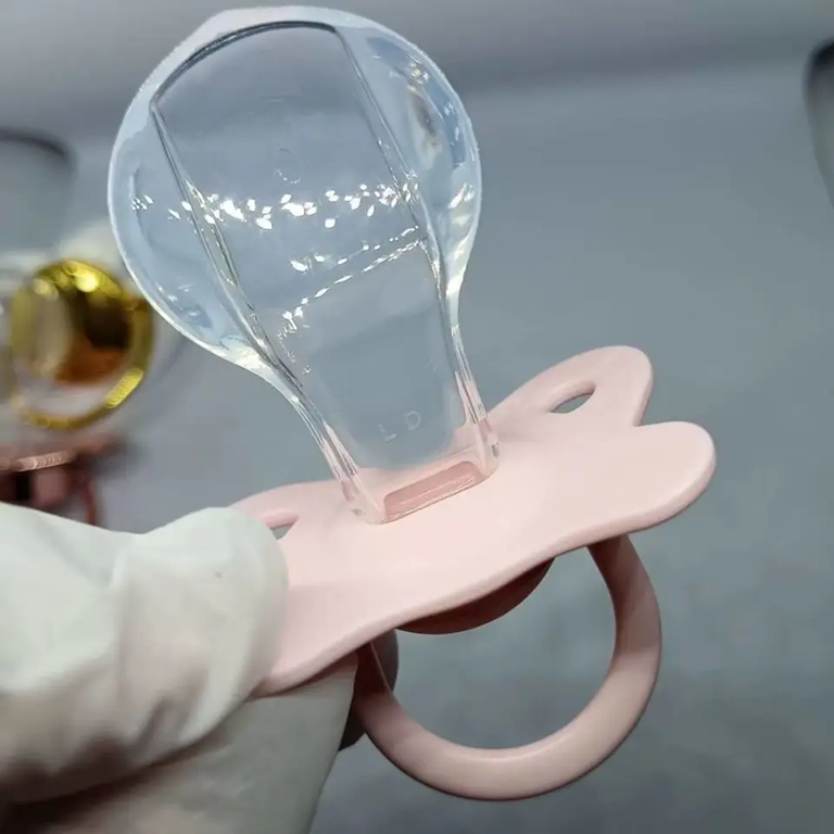 Trào lưu người lớn ngậm núm ti giả đi ngủ gây sốt mạng xã hội Trung Quốc- Ảnh 2.