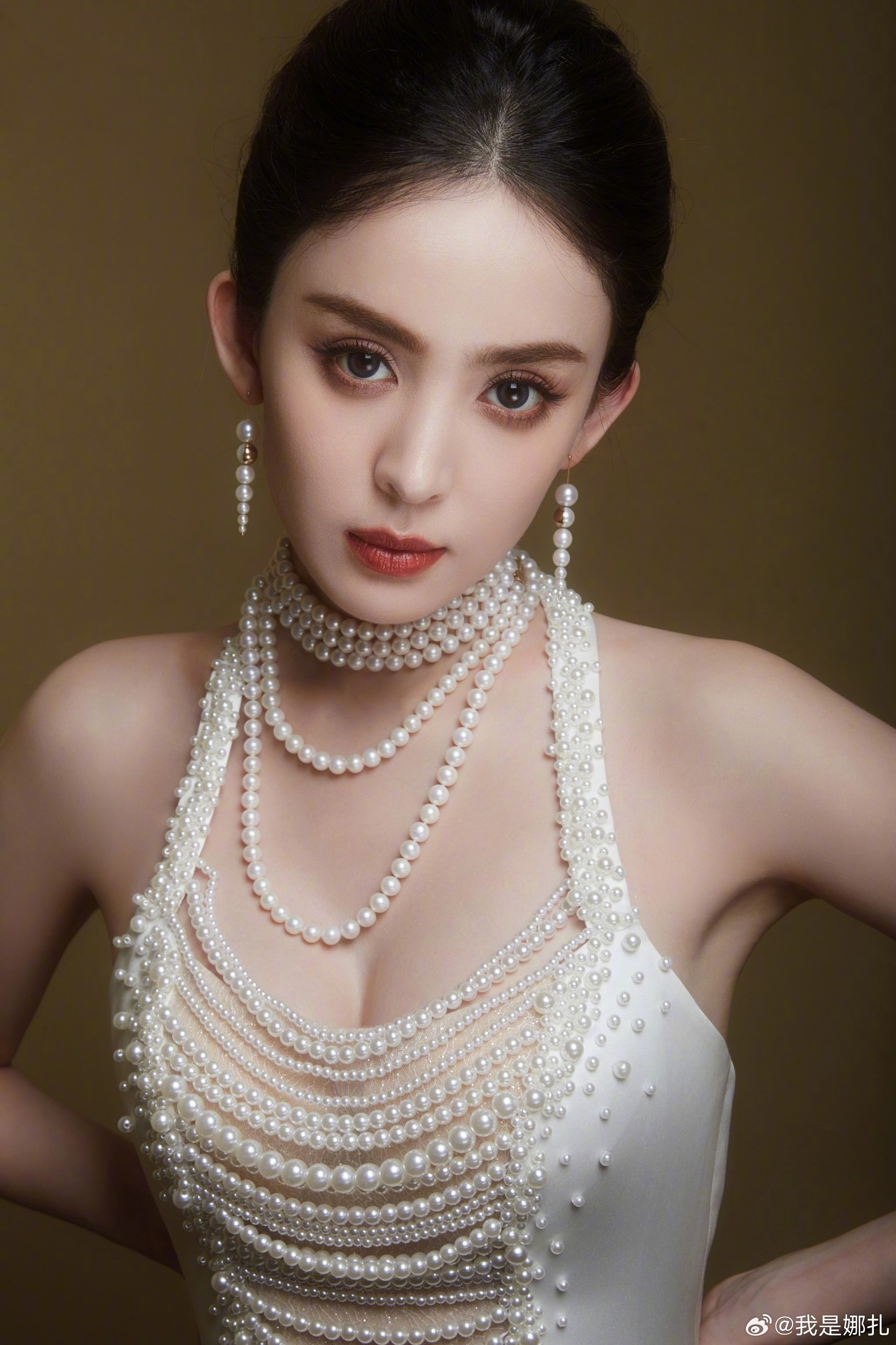 Phát hoảng với "mỹ nhân đẹp 360 độ không góc chết": Body "mỏng dính" như tờ giấy, mặc vừa đồ trẻ con - Ảnh 8. Phát hoảng với "mỹ nhân đẹp 360 độ không góc chết": Body "mỏng dính" như tờ giấy, mặc vừa đồ trẻ con - Ảnh 8.