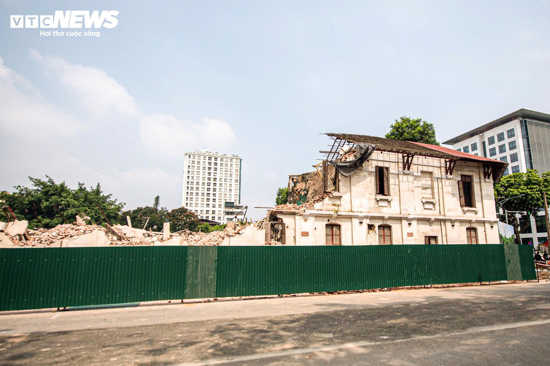 Phá dỡ tòa nhà Pháp cổ phục vụ mở rộng đường Hùng Vương 2 / 9 tại Hà Nội - Ảnh 1.
