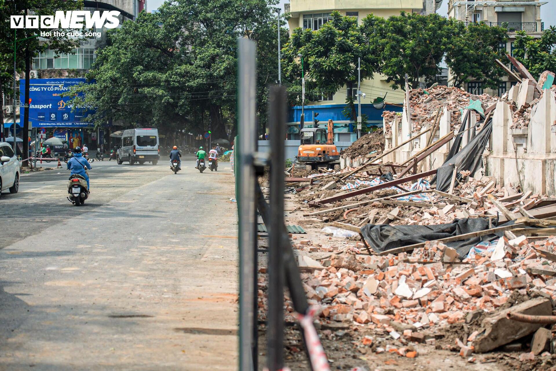 Phá dỡ tòa nhà Pháp cổ phục vụ mở rộng đường Hùng Vương 2 / 9 tại Hà Nội - Ảnh 3.