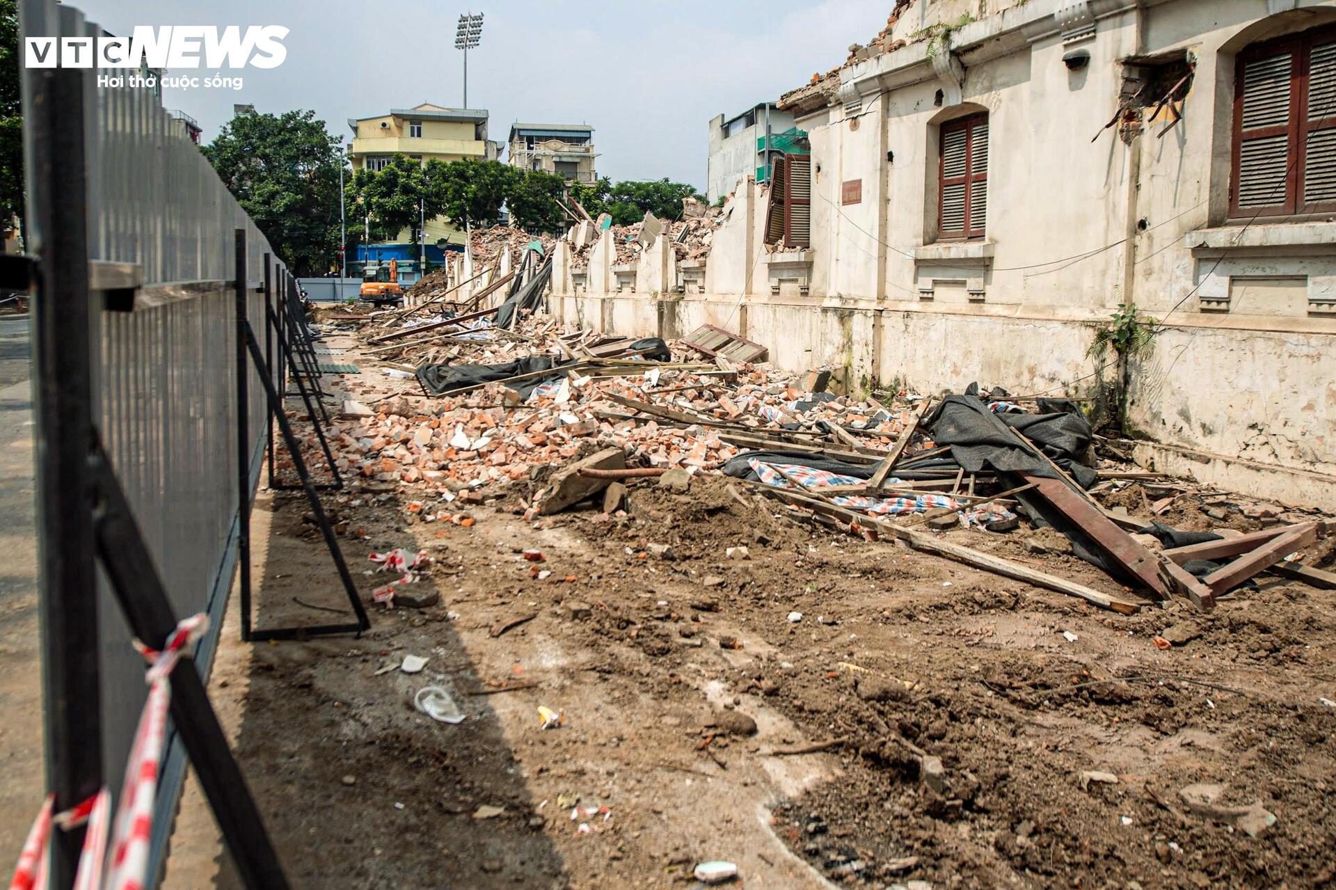 Phá dỡ tòa nhà Pháp cổ phục vụ mở rộng đường Hùng Vương 2 / 9 tại Hà Nội - Ảnh 4.