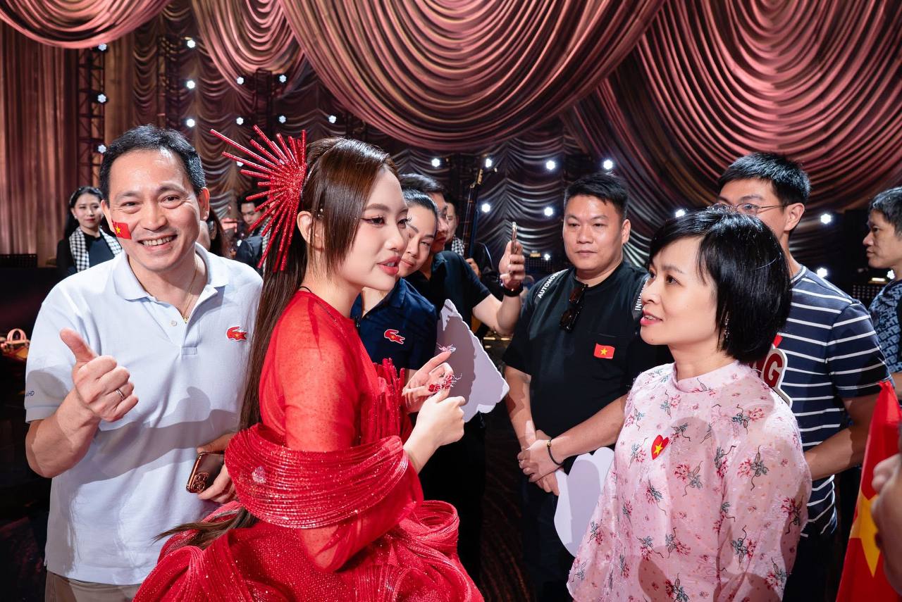 2 tháng Phương Mỹ Chi gây sốt tại show Trung Quốc: Liên tục nghi bị chèn ép và cái kết gây bức xúc!- Ảnh 10. 2 tháng Phương Mỹ Chi gây sốt tại show Trung Quốc: Liên tục nghi bị chèn ép và cái kết gây bức xúc!- Ảnh 10.