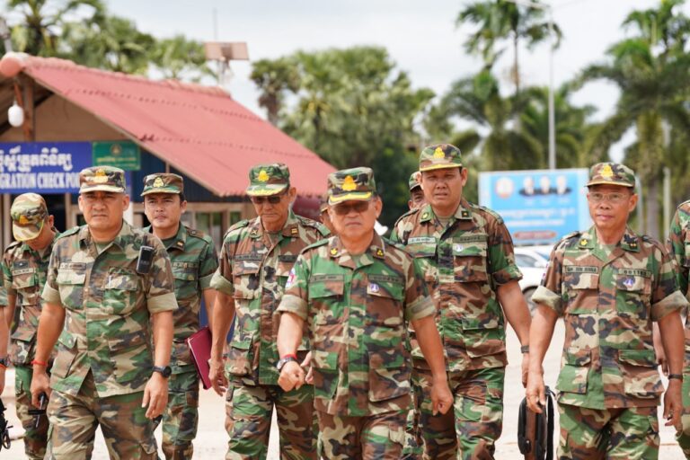Trung Quốc phủ nhận tin đồn cung cấp vũ khí mới cho Campuchia trong xung đột với Thái Lan - Ảnh 3.