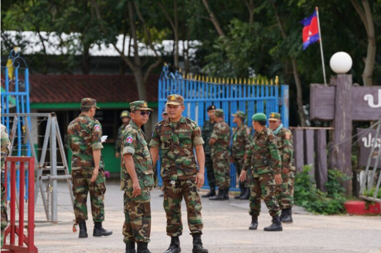 Trung Quốc phủ nhận tin đồn cung cấp vũ khí mới cho Campuchia trong xung đột với Thái Lan - Ảnh 4.