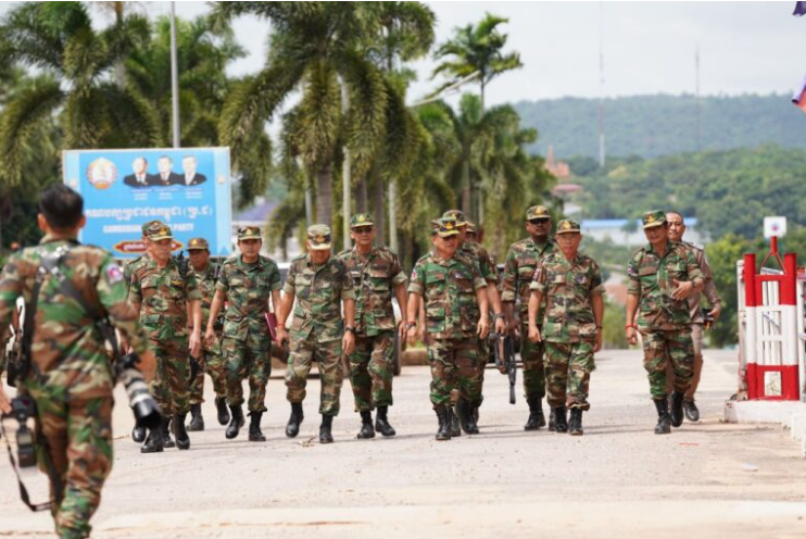Trung Quốc phủ nhận tin đồn cung cấp vũ khí mới cho Campuchia trong xung đột với Thái Lan - Ảnh 5.