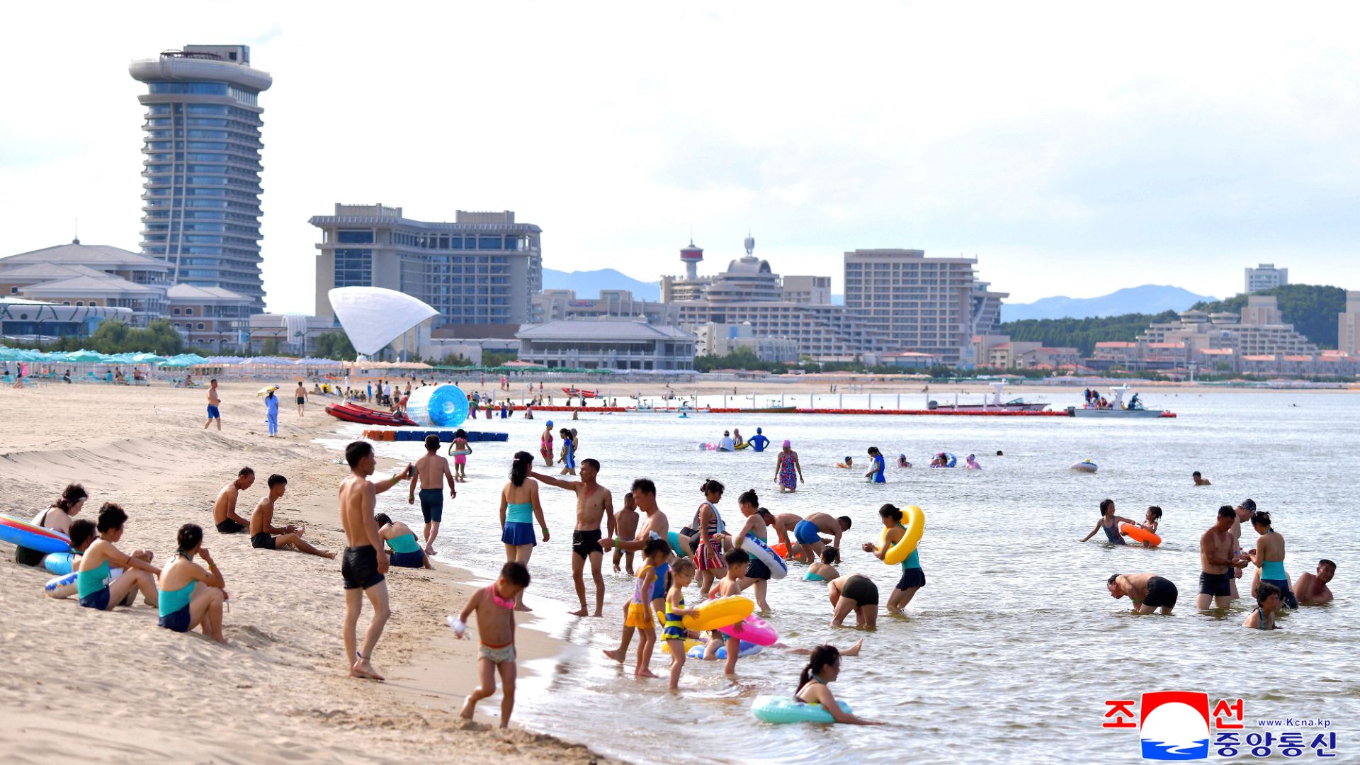 Cận cảnh bên trong siêu resort mới “đẳng cấp thế giới” của Triều Tiên: Quy mô và hoành tráng đến đâu?- Ảnh 3. Cận cảnh bên trong siêu resort mới “đẳng cấp thế giới” của Triều Tiên: Quy mô và hoành tráng đến đâu?- Ảnh 3.