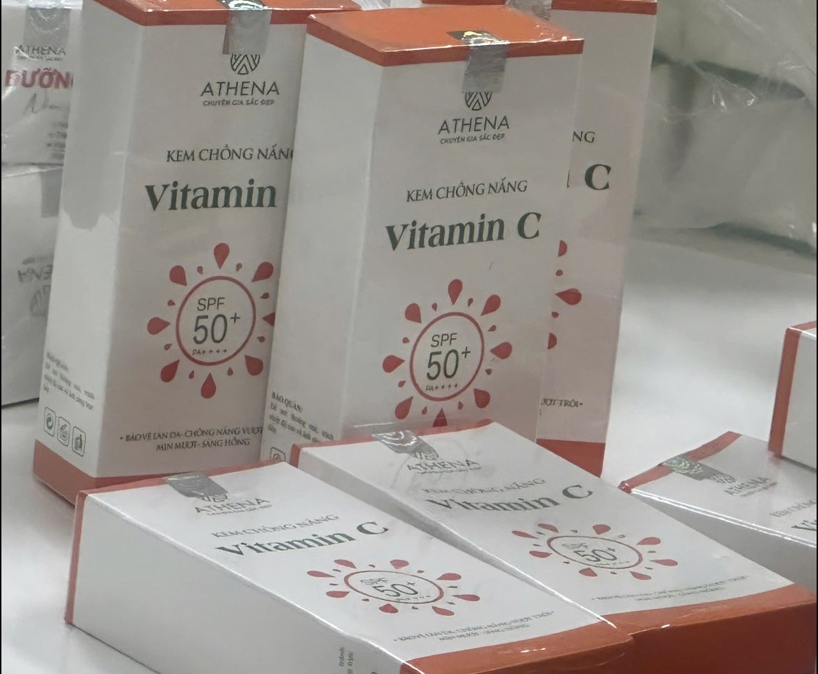 Cận cảnh khám xét Công ty Athena Việt Nam của 'trùm mỹ phẩm giả' Đường Văn Thiết - Ảnh 9.