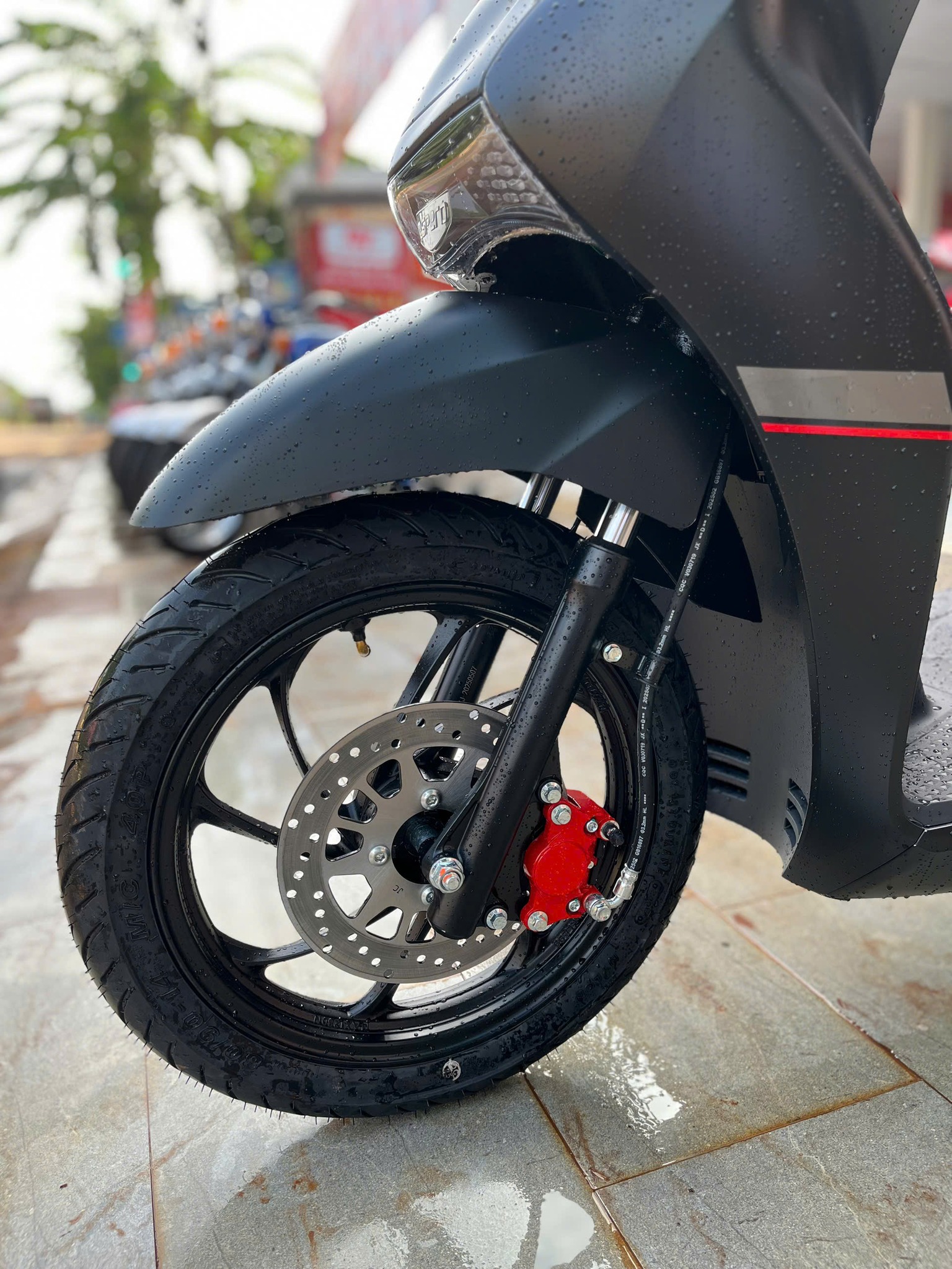 Xe ga 'Made in Vietnam' vừa về đại lý đã giảm sâu: Thấp nhất 22,5 triệu đồng, tiết kiệm xăng ấn tượng 1,8L/100km - Ảnh 4.