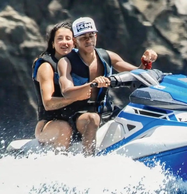 Chưa 18 tuổi, Lamine Yamal đ&atilde; vướng loạt drama: Từ t&aacute;n chị diễn vi&ecirc;n phim người lớn đến tiệc t&ugrave;ng với 8 c&ocirc; g&aacute;i lạ- Ảnh 3.