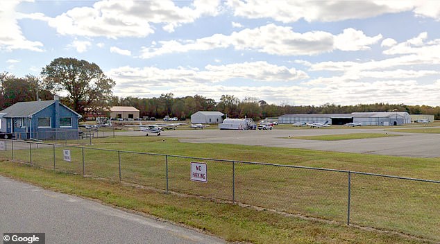 Máy bayMỹ lao khỏi đường băng, hàng loạt người bị thương - Ảnh 2.