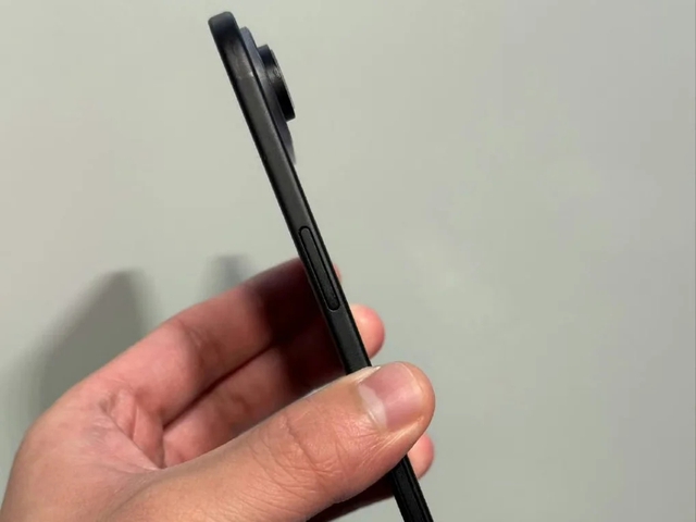 PhoneArena: Màn hình iPhone 17 Air mỏng quá nên dễ nứt vỡ, Apple đã "chia tay" đối tác BOE- Ảnh 2.