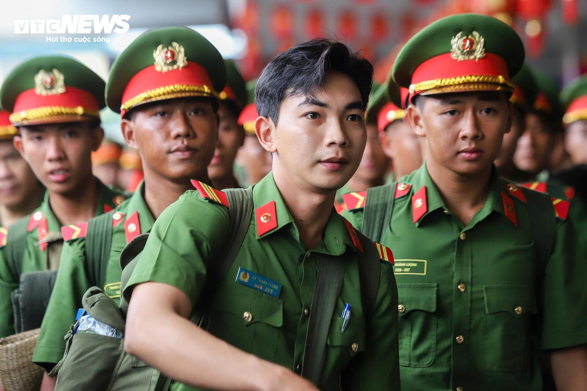 566 Chiến sĩ miền Nam ra Bắc tập luyện diễu binh Quốc khánh 2 / 9 - Ảnh 2.
