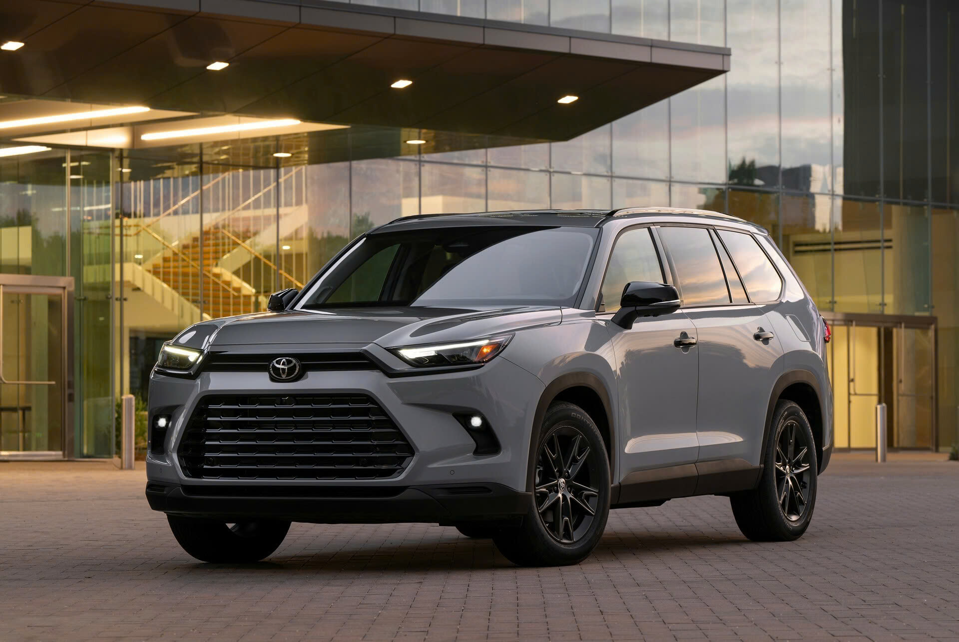 Toyota hoãn sản xuất 1 mẫu xe điện vì khách hàng vẫn đang 'thèm muốn' mẫu xe xăng này - Ảnh 2.